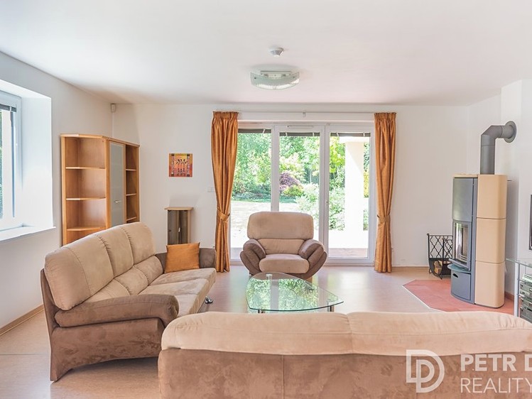 Pronájem rodinného domu 176 m², pozemek 1 209 m² - foto 2