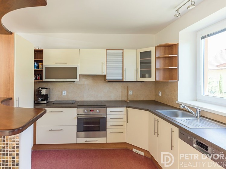 Pronájem rodinného domu 176 m², pozemek 1 209 m² - foto 5