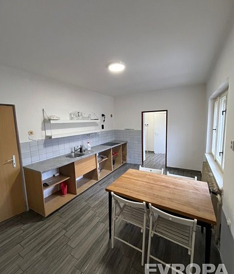 Pronájem vily 128 m², pozemek 799 m² - foto 4
