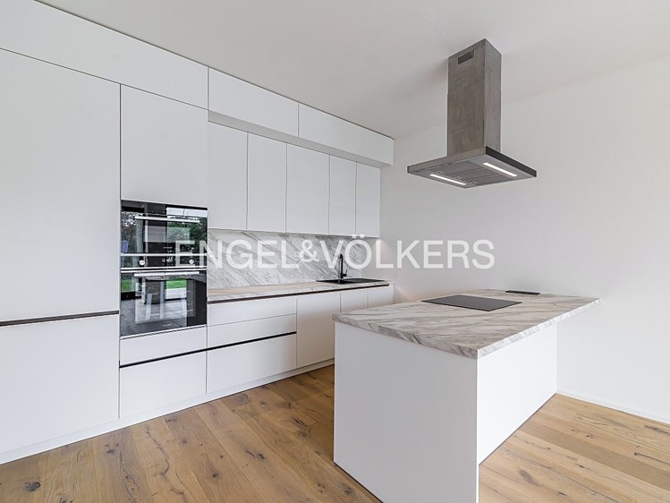 Pronájem rodinného domu 194 m², pozemek 226 m² - foto 2
