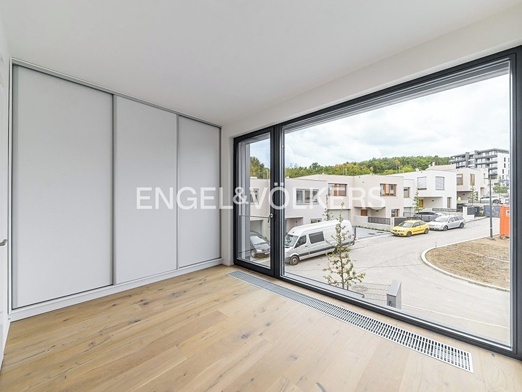 Pronájem rodinného domu 194 m², pozemek 226 m² - foto 4