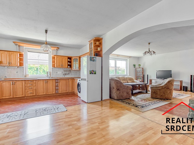 Pronájem rodinného domu 262 m², pozemek 950 m² - foto 4