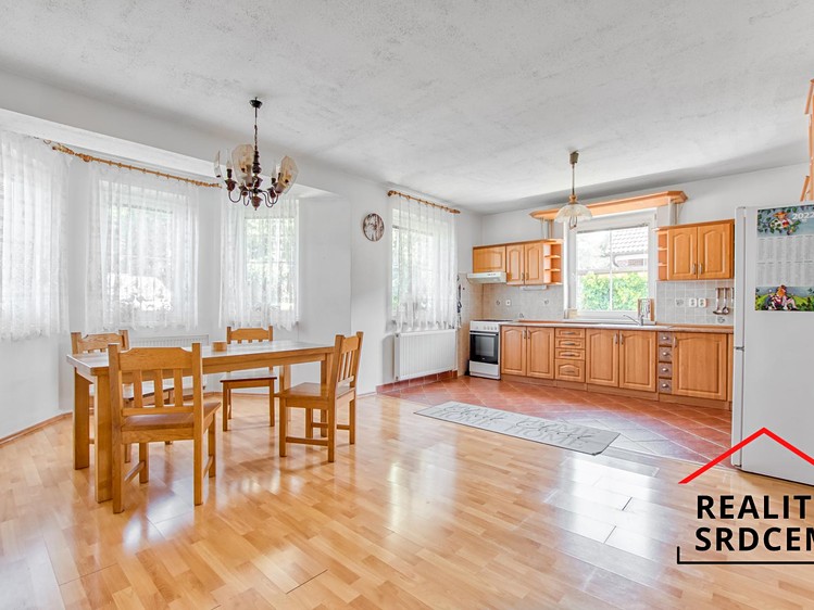 Pronájem rodinného domu 262 m², pozemek 950 m² - foto 5