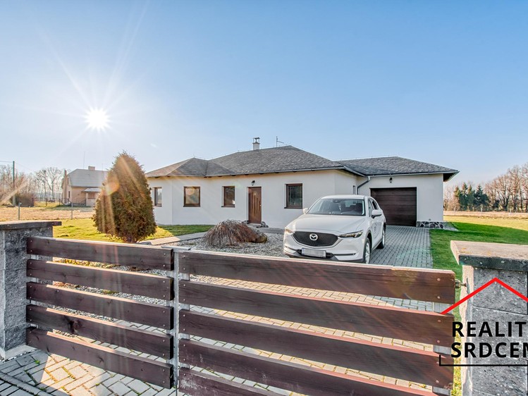 Pronájem rodinného domu 105 m², pozemek 1 749 m² - foto 1
