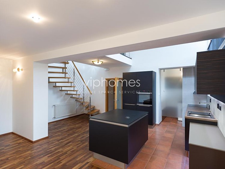 Pronájem vily 210 m², pozemek 582 m² - foto 2