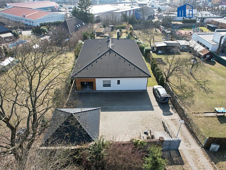 Pronájem rodinného domu 261 m², pozemek 1 505 m² - foto 1
