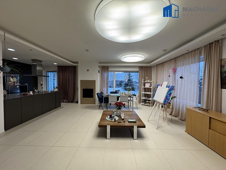 Pronájem rodinného domu 261 m², pozemek 1 505 m² - foto 4