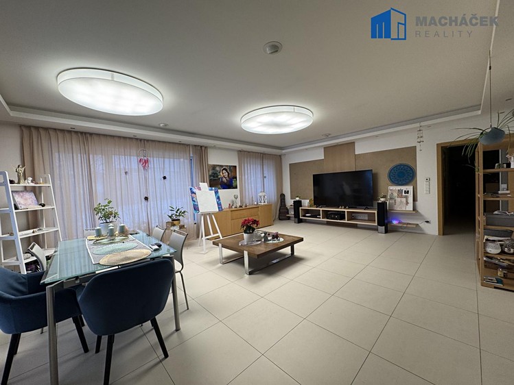 Pronájem rodinného domu 261 m², pozemek 1 505 m² - foto 6