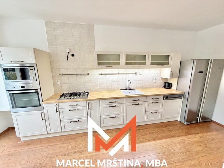 Pronájem  rodinného domu 209 m², pozemek 190 m² - foto 4