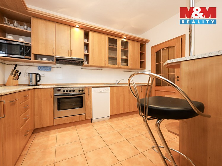 Pronájem rodinného domu 262 m², pozemek 1 121 m² - foto 4