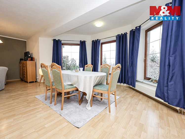 Pronájem rodinného domu 262 m², pozemek 1 121 m² - foto 2