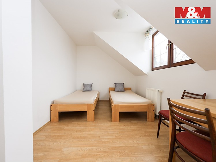 Pronájem rodinného domu 262 m², pozemek 1 121 m² - foto 8