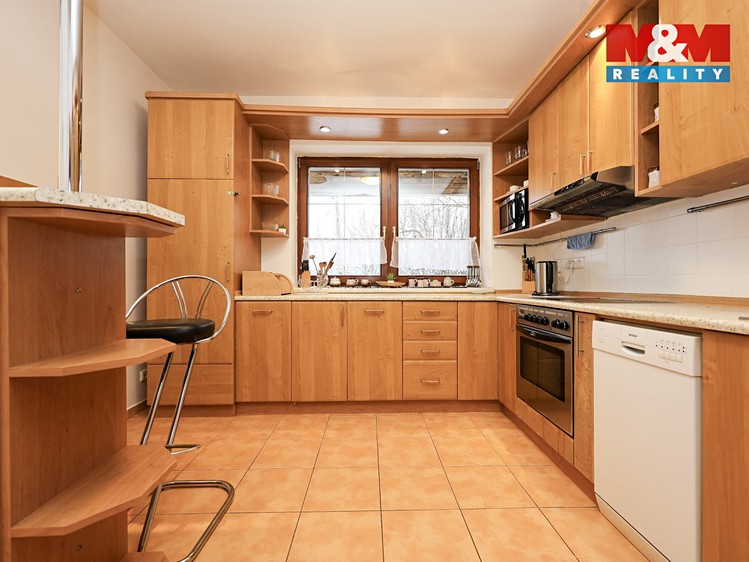 Pronájem rodinného domu 262 m², pozemek 1 121 m² - foto 6