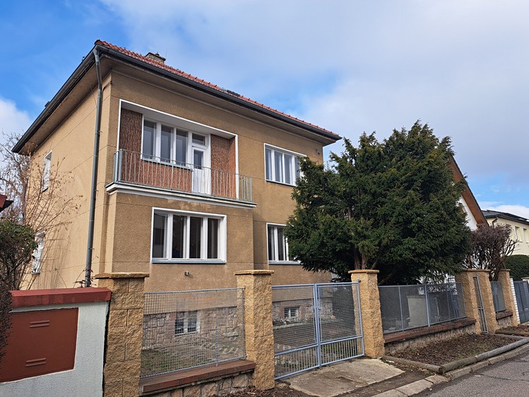 Pronájem rodinného domu 250 m², pozemek 730 m² - foto 1