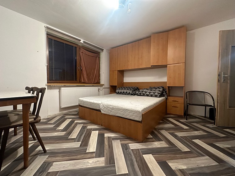 Pronájem rodinného domu 140 m², pozemek 695 m² - foto 1