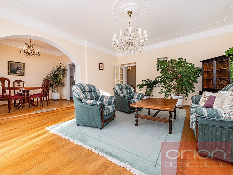 Pronájem rodinného domu 350 m², pozemek 800 m² - foto 2