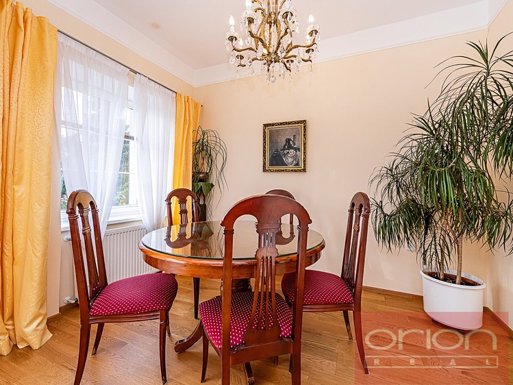 Pronájem rodinného domu 350 m², pozemek 800 m² - foto 4