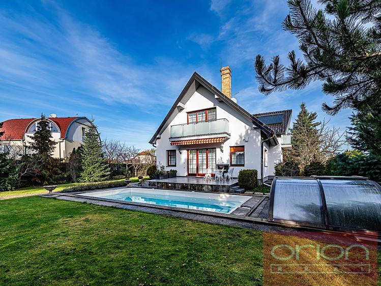 Pronájem rodinného domu 350 m², pozemek 800 m² - foto 1