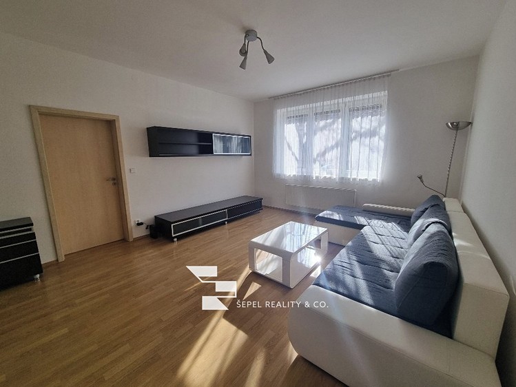 Pronájem rodinného domu 172 m², pozemek 395 m² - foto 2