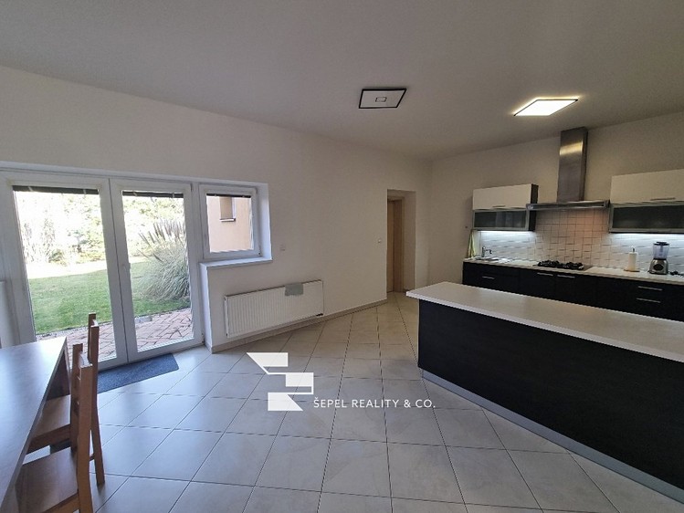 Pronájem rodinného domu 172 m², pozemek 395 m² - foto 4
