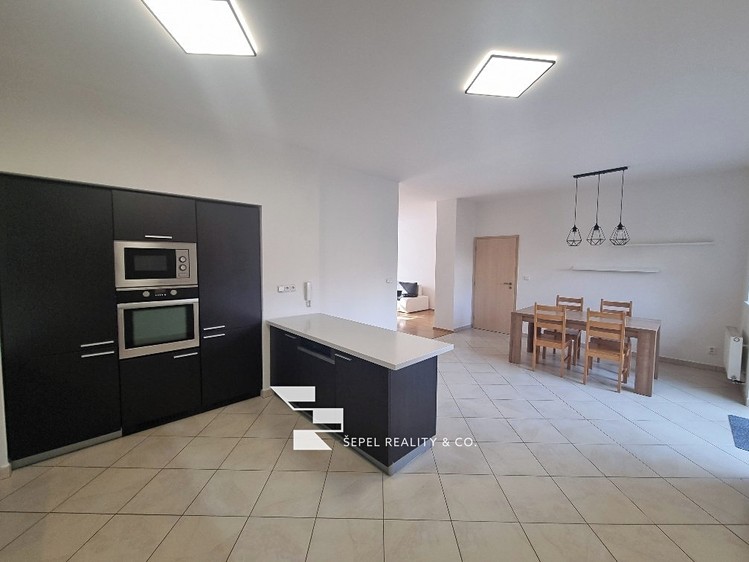 Pronájem rodinného domu 172 m², pozemek 395 m² - foto 6