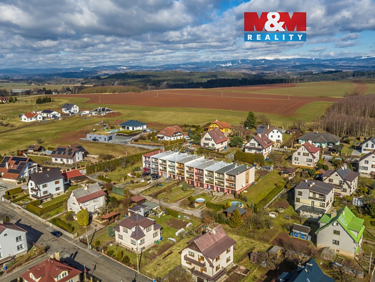Pronájem rodinného domu 215 m², pozemek 285 m² - foto 1