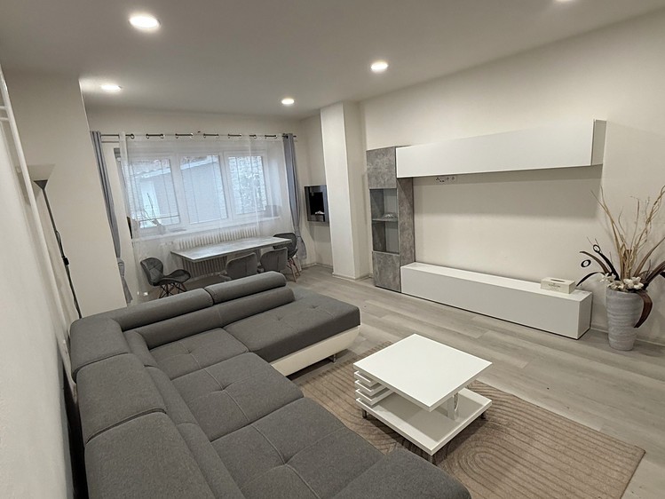 Pronájem rodinného domu 98 m², pozemek 137 m² - foto 1