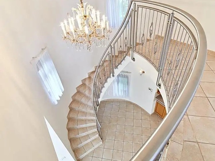 Pronájem vily 255 m², pozemek 780 m² - foto 4