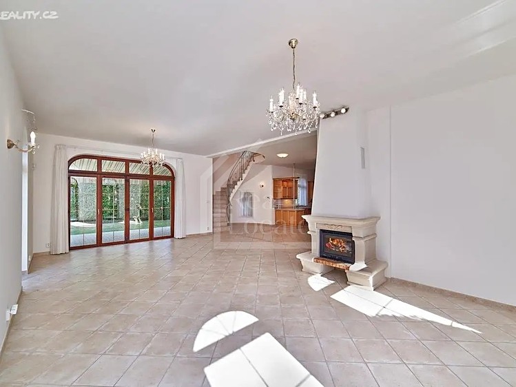 Pronájem vily 255 m², pozemek 780 m² - foto 2