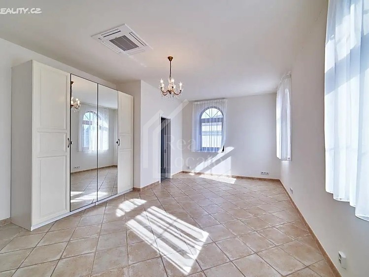 Pronájem vily 255 m², pozemek 780 m² - foto 5