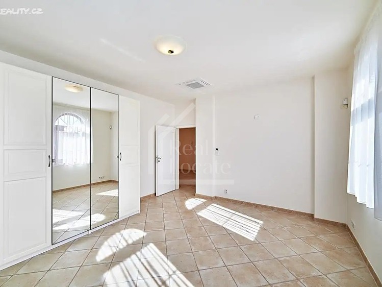 Pronájem vily 255 m², pozemek 780 m² - foto 8
