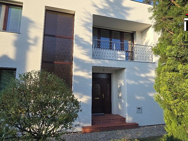 Pronájem rodinného domu 180 m², pozemek 423 m² - foto 1