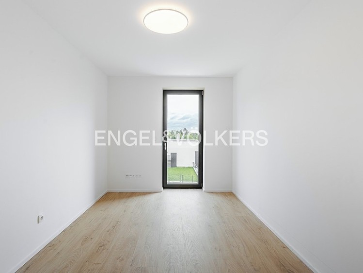 Pronájem rodinného domu 290 m², pozemek 500 m² - foto 8