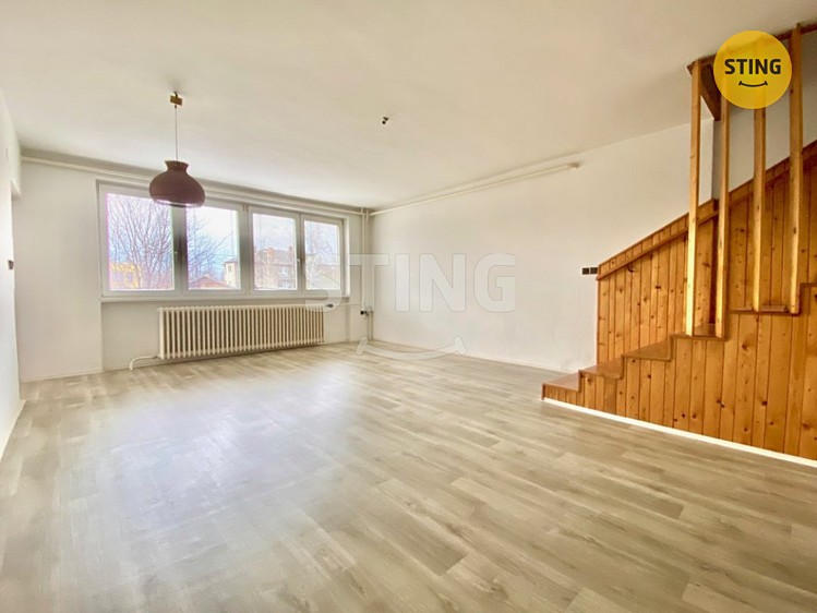 Pronájem rodinného domu 200 m², pozemek 921 m² - foto 3