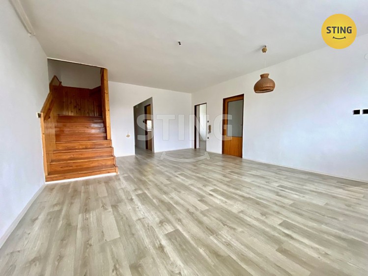 Pronájem rodinného domu 200 m², pozemek 921 m² - foto 4