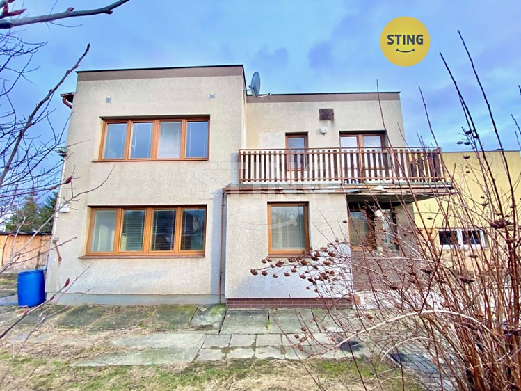 Pronájem rodinného domu 200 m², pozemek 921 m² - foto 1