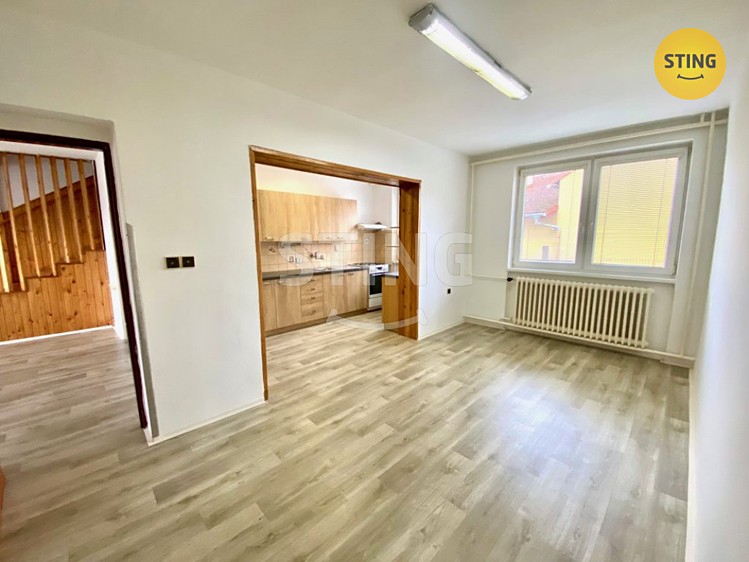 Pronájem rodinného domu 200 m², pozemek 921 m² - foto 5