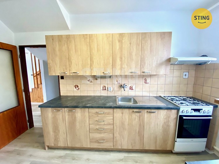 Pronájem rodinného domu 200 m², pozemek 921 m² - foto 7