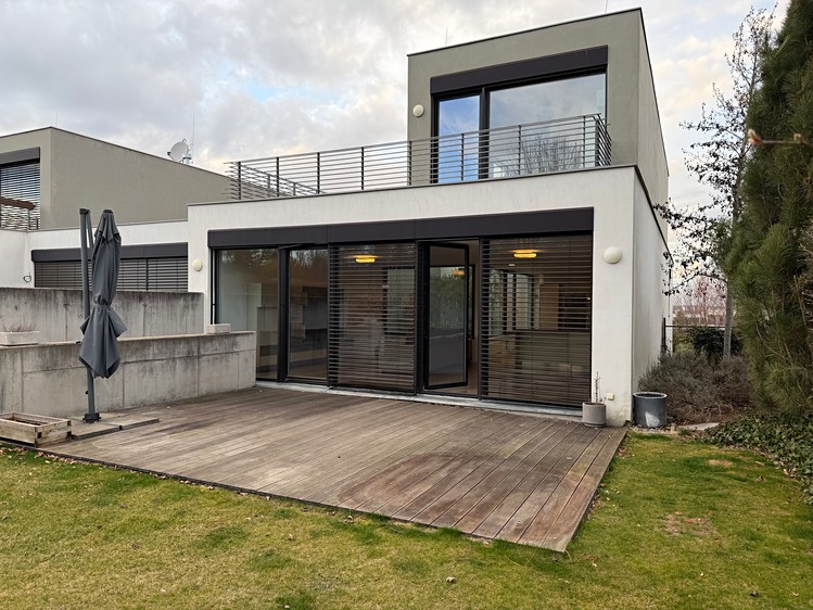 Pronájem rodinného domu 227 m², pozemek 380 m² - foto 6