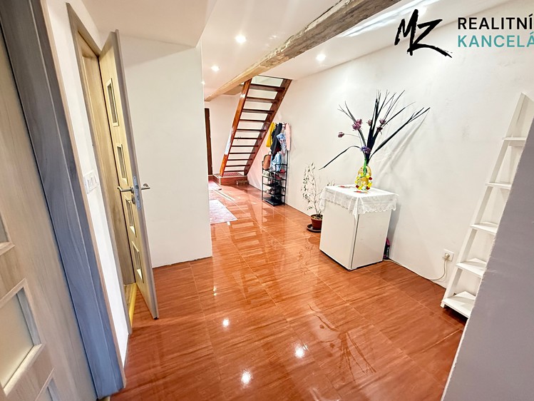 Pronájem rodinného domu 260 m², pozemek 502 m² - foto 4
