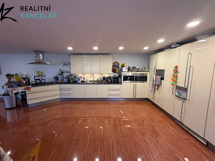 Pronájem rodinného domu 260 m², pozemek 502 m² - foto 7