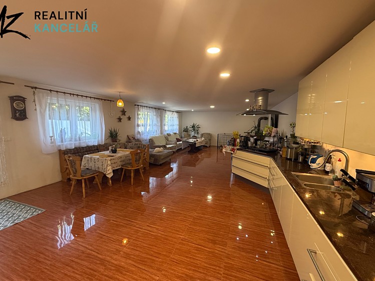 Pronájem rodinného domu 260 m², pozemek 502 m² - foto 8