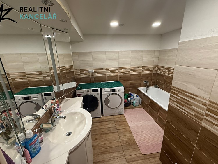Pronájem rodinného domu 260 m², pozemek 502 m² - foto 5