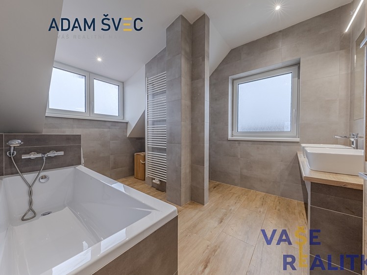 Pronájem rodinného domu 125 m², pozemek 1 006 m² - foto 7
