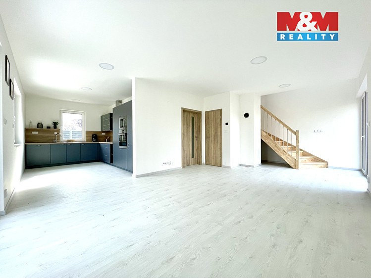 Pronájem  rodinného domu 142 m², pozemek 560 m² - foto 3