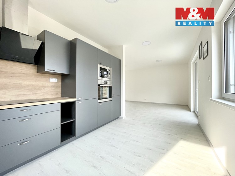 Pronájem  rodinného domu 142 m², pozemek 560 m² - foto 8