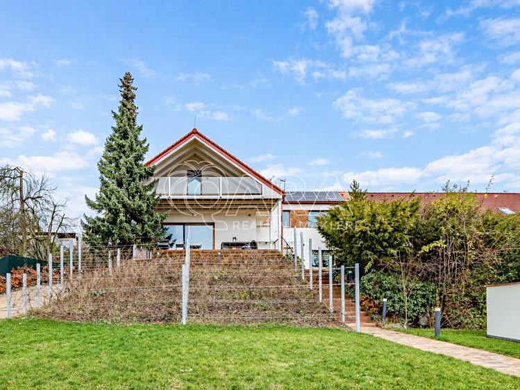 Pronájem vily 393 m², pozemek 775 m² - foto 1