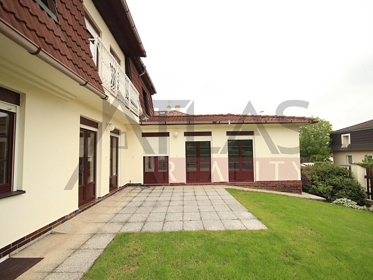 Pronájem rodinného domu 365 m², pozemek 650 m² - foto 2