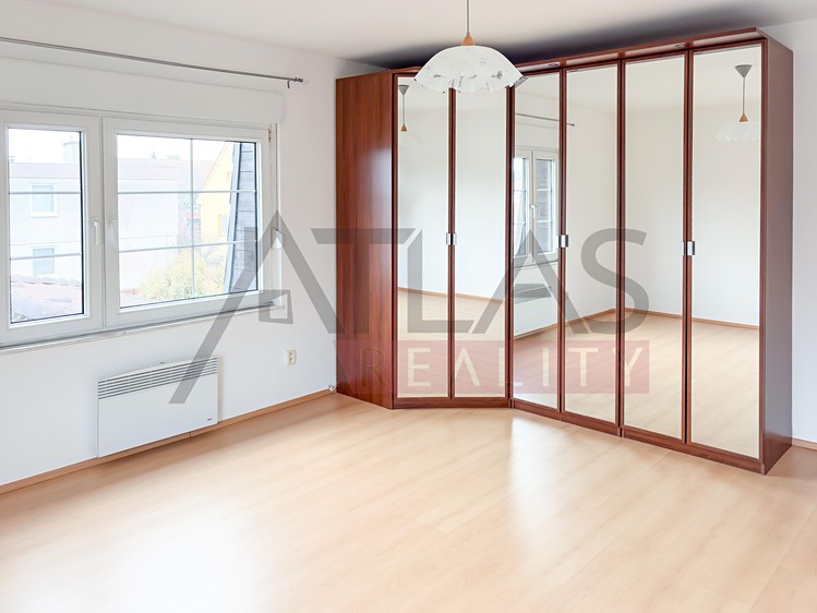 Pronájem rodinného domu 365 m², pozemek 650 m² - foto 8