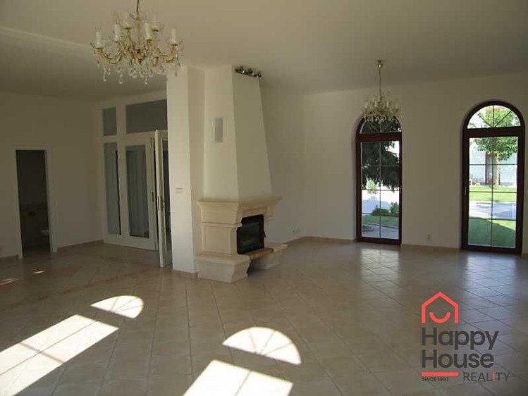 Pronájem  rodinného domu 243 m², pozemek 675 m² - foto 3